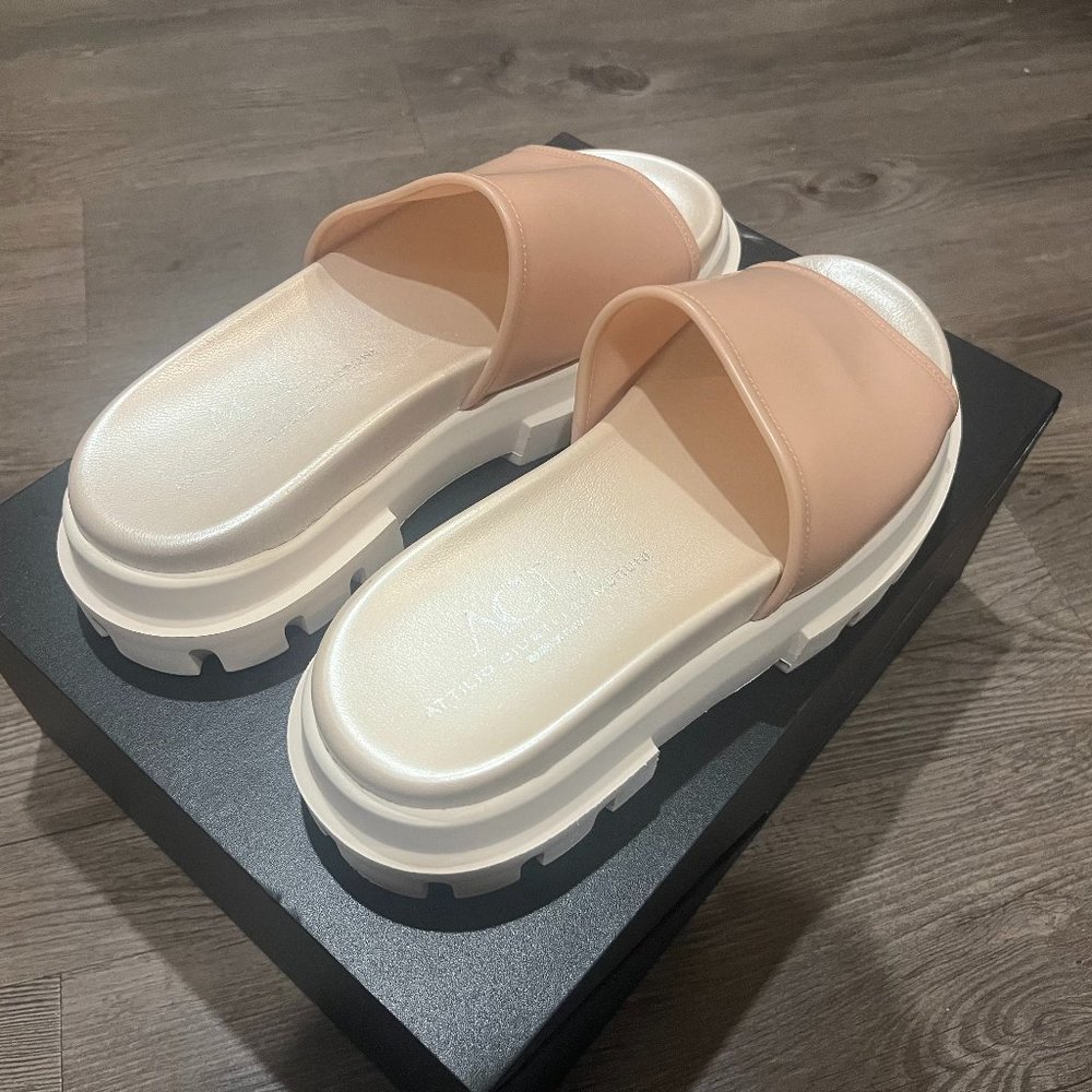 AGL Attilio Giusti Leombruni Slides, Flatform rubber neutral sandals size 7.5/38